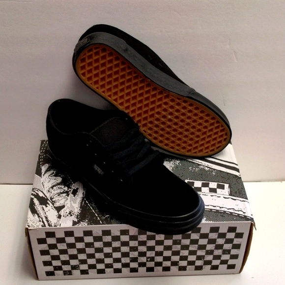 Vans Chukka Low Blackout - Picture 2 of 7